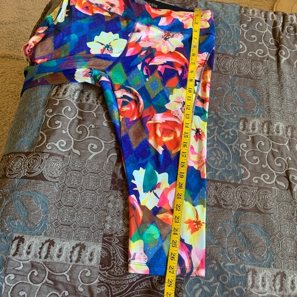 LuLaRoe Jade Capri (XL) EUC - Picture 5 of 6